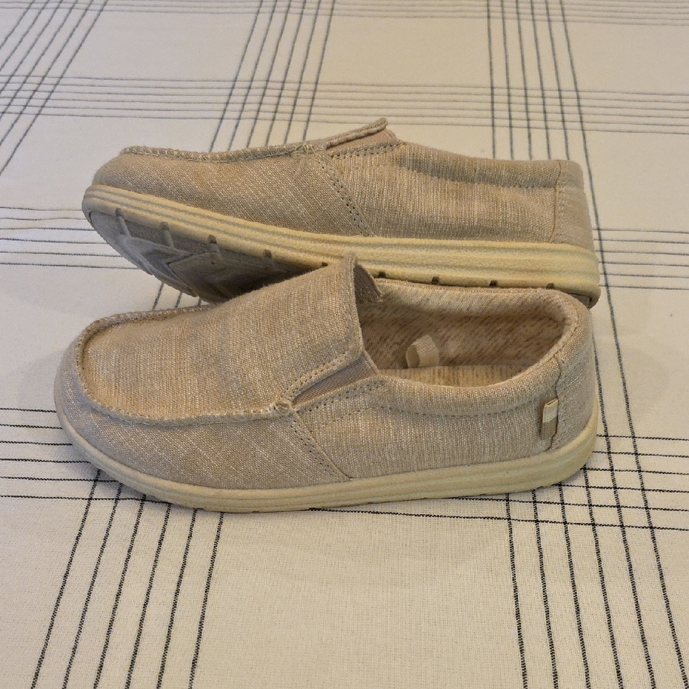 Cat & Jack Kids' Cream Slip-On Dress Shoes - Picture 4 of 7